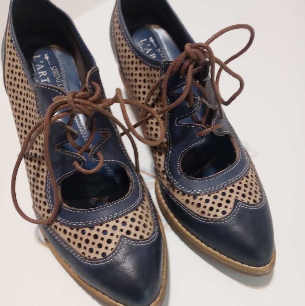 L'ARTISTE by Spring Step Gabriel Blue Lace Up Oxford Heels SZ 38 (7.5 US)